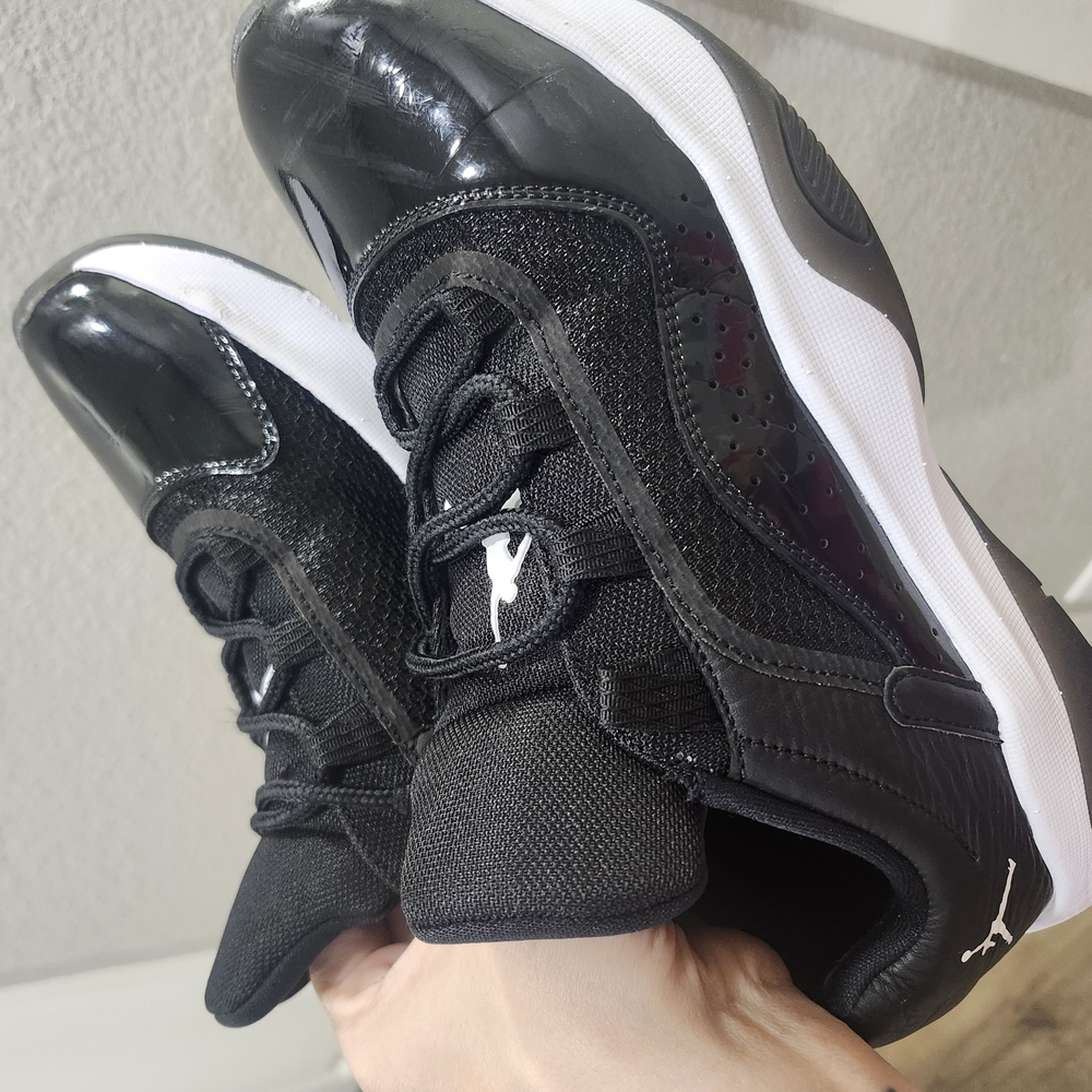 Jordan Black and White Sneakers Sleek Modern Design